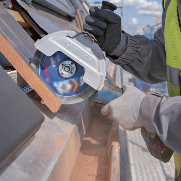 Esmerilhadeira Angular PRO Com Alça Auxiliar 180mm 18V GWS 18V-180 PC Bosch-f31be6a0-8de3-4011-9dcc-ec9a9e4f3414