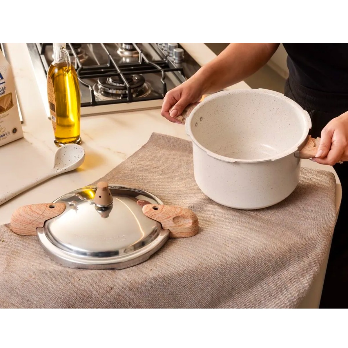 Panela de Pressão Cerâmic Life Pressure Indução 22cm 5,4L Vanilla