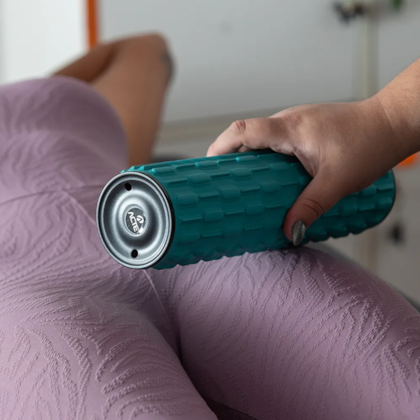 Rolo Massageador de Liberação Miofascial Elétrico Recarregável via Usb-C Verde R33-V Acte Sports-e67f6b31-3d5c-461b-b938-9d53f3e83373