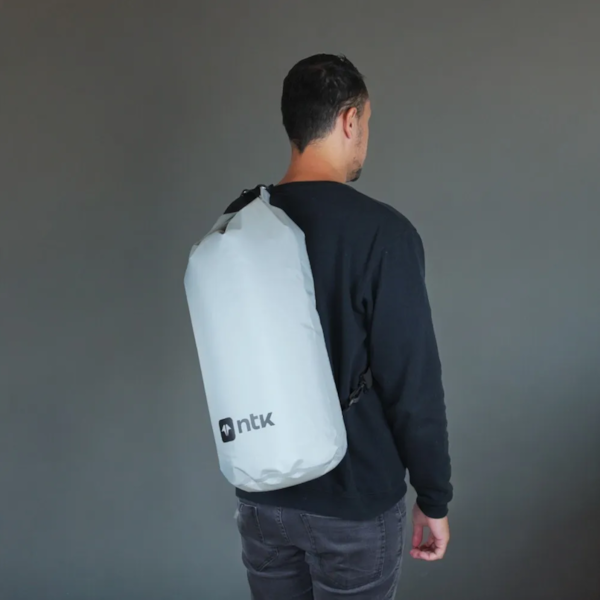 Saco Estanque Duffle 1.0 Impermeável 20L Cinza Para Viagens Camping 206055 Nautika-1e3d648f-dfce-4676-957a-1f20927c09c9